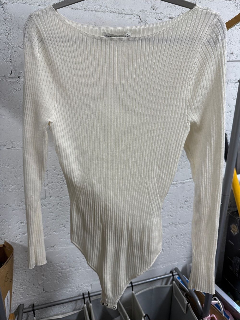 Abercrombie & Fitch - Ribbed Ivory Long-Sleeve Snap Bodysuit - Large - LIKE NEW